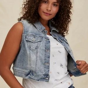TORRID Crop Denim Vest Light Wash Size 3x